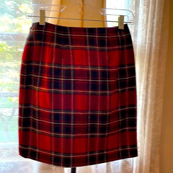 Chelsea and Cambell Plaid wraparound skirt - Picture 3 of 4